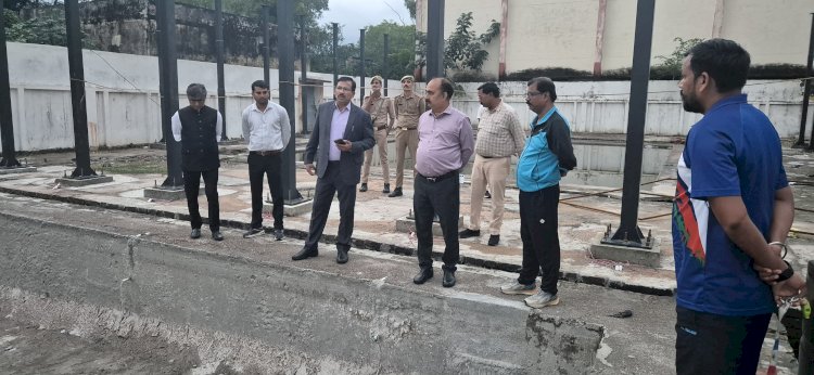 तरणताल निर्माण में सुस्ती पर जिलाधिकारी सख्ती, ठेकेदार को नोटिस, 15 नवम्बर तक कार्य पूर्ण करने के निर्देश