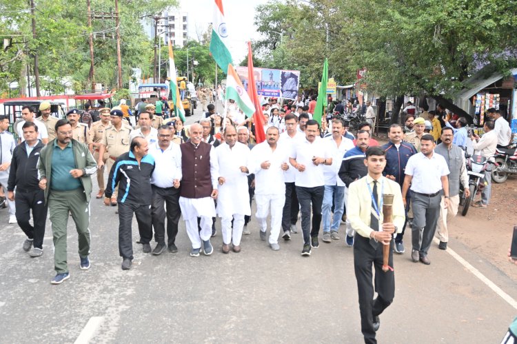 लौह पुरुष सरदार पटेल की 150वीं जयंती पर ‘रन फॉर यूनिटी’ का भव्य आयोजन,   एकता और अखंडता के संदेश के साथ सड़कों पर दौड़े जनप्रतिनिधि, अधिकारी और नागरिक