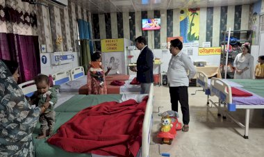 जिलाधिकारी ने जिला चिकित्सालय का किया औचक निरीक्षण, अनुपस्थित मिले कई चिकित्सक  एक दिन का वेतन कटौती के साथ - दिए कड़ी कार्रवाई के निर्देश