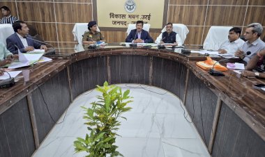 जिलाधिकारी राजेश कुमार पाण्डेय ने उद्योग बंधु व व्यापार बंधु की बैठक में दिया लंबित मामलों के त्वरित निस्तारण का निर्देश