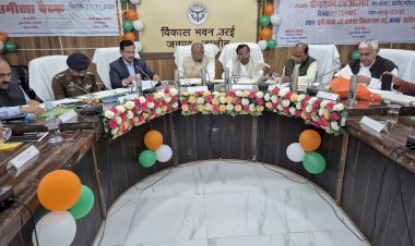 टोल बैरियल की दोनों ओर की सड़क खराब तो कैसे कर रहे वसूली । सांसद