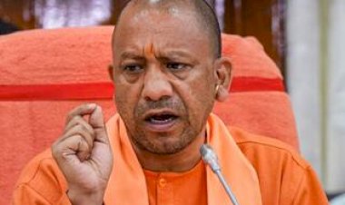 सीएम योगी और सवर्ण समाज के खिलाफ सपा प्रवक्ता की अभद्र टिप्पणी, RSS को भी धमकी,मनोज कुमार यादव पर मामला दर्ज