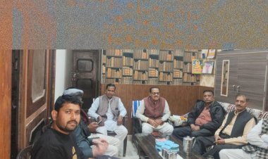 "वी.पी. सिंह की नैतिक राजनीति आज भी प्रेरणा-स्रोत : पुण्यतिथि पर गोष्ठी में गूँजी यादें