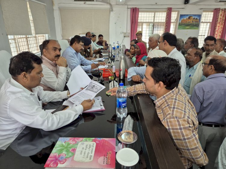 शिकायतों के निस्तारण में किसी भी प्रकार की लापरवाही बर्दाश्त नहीं होगी – जिलाधिकारी