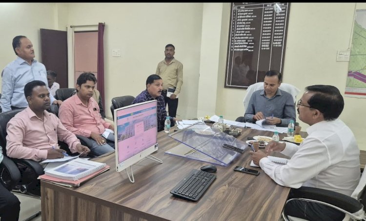 अनधिकृत निर्माणों पर सख्त हो कार्यवाही, जिलाधिकारी ने दिए सीलिंग व ध्वस्तीकरण के निर्देश