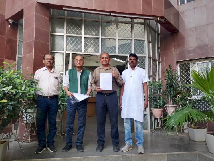 आर एस एस से सम्बद्ध कर्मचारियों को एसआईआर में शामिल नहीं करने की मांग : सीईओ को ज्ञापन