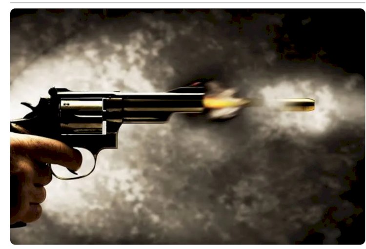 बुंदेलखंड यूनिवर्सिटी के सामने युवक ने छात्रा को गोली मारी,फिर खुद को किया शूट,फायरिंग से दहला इलाका