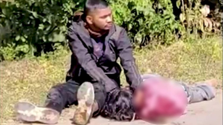 सिरफिरे आशिक ने सरेराह युवती का रेता गला, फिर गोद में रखा सिर, मोबाइल पर वीडियो बनाते रहे लोग , हिरासत में आरोपी