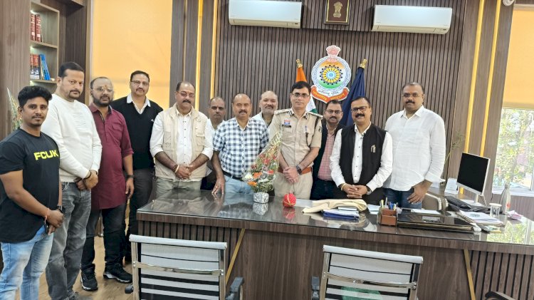 राजेश ज्वेलर्स लूटकांड के दोषियों को आजीवन कारावास — बलरामपुर पुलिस की उत्कृष्ट कार्यवाही पर सरगुजा आईजी दीपक कुमार झा का स्वर्णकार समाज ने किया सम्मान