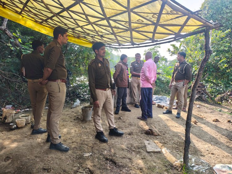 कासिमपुर में नवजात की दर्दनाक मौत: घर से लापता बच्चा 24 घंटे बाद तालाब में मिला शव,माधौगढ़-गोहन थाना क्षेत्र के कासिमपुर गांव में एक नवजात शिशु की मौत से गांव में सनसनी फैल गई।