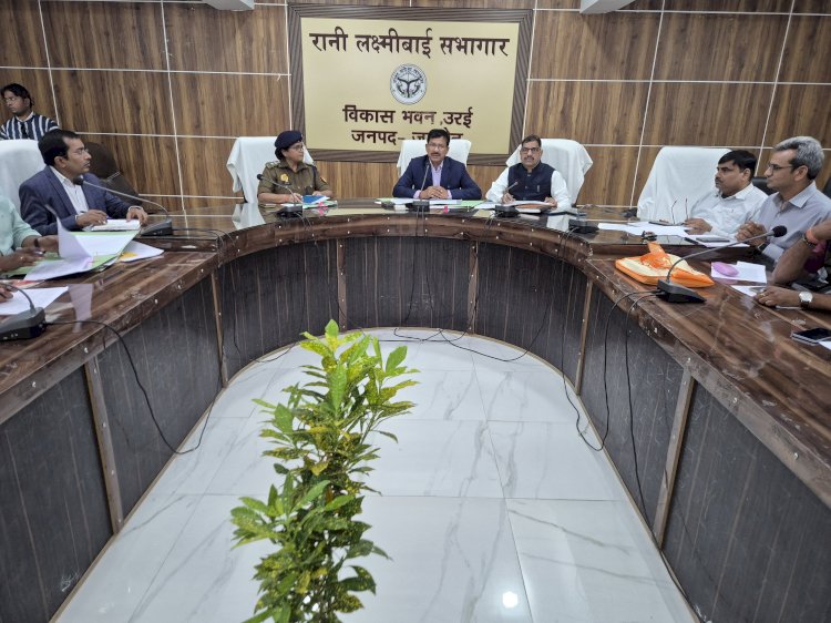 जिलाधिकारी राजेश कुमार पाण्डेय ने उद्योग बंधु व व्यापार बंधु की बैठक में दिया लंबित मामलों के त्वरित निस्तारण का निर्देश