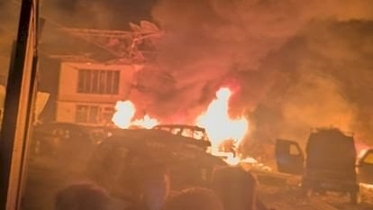 श्रीनगर के नौगाम पुलिस स्टेशन में भयानक ब्लास्ट, 9 मौतें, 32 घायल:फरीदाबाद से जब्त विस्फोटक का सैम्पल लेते समय ब्लास्ट, DGP बोले- यह सिर्फ हादसा