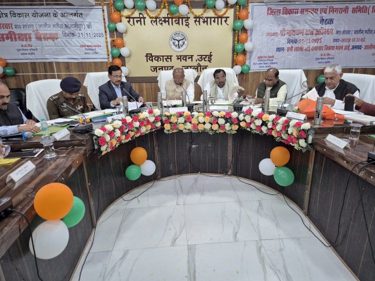 टोल बैरियल की दोनों ओर की सड़क खराब तो कैसे कर रहे वसूली । सांसद