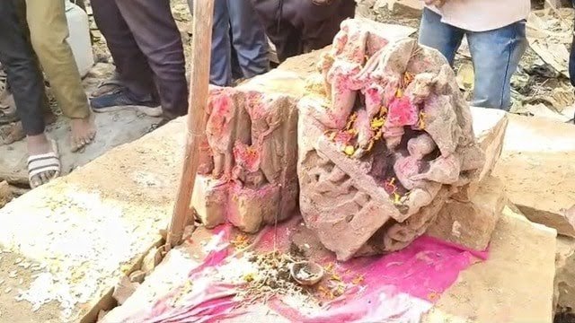 मस्जिद की खुदाई के दौरान मिली भगवान राम की मूर्तियां,मंदिर बनाने की मांग, मौके पर पहुंची पुलिस