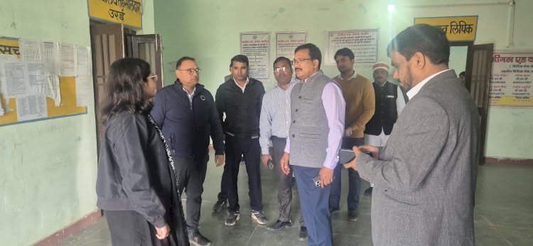 सदर तहसील में जिलाधिकारी का औचक निरीक्षण, एसआईआर फार्म डिजिटाइजेशन में सम्बंधित अधिकरियों को दिए आवश्यक दिशा निर्देश