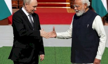 पुतिन का भव्य स्वागत,राष्ट्रपति भवन में 21 तोपों की सलामी और गार्ड ऑफ ऑनर के साथ भव्य राजकीय सम्मान