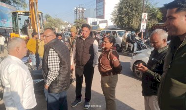 पटेल चौराहे से इंदिरा स्टेडियम तक अवैध अतिक्रमण हटाया,   नगर मजिस्ट्रेट के नेतृत्व में अभियान, पैदल राहगीरों और यातायात को मिलेगी राहत