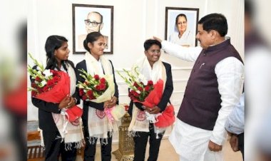 CM मोहन ने कर दी बड़ी घोषणा,  दृष्टिबाधित महिला टी-20 वर्ल्ड कप की विजेता खिलाड़ियों को 25-25 लाख रुपये का इनाम,कोच को भी प्रोत्साहन राशि दी जाएगी...