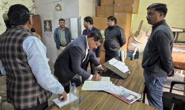 डीएम के निरीक्षण में एक दर्जन से अधिक विभागों के विभागाध्यक्ष गायब,दर्जनों कर्मचारी नदारत सभी पर वेतन रोकने की कार्रवाई