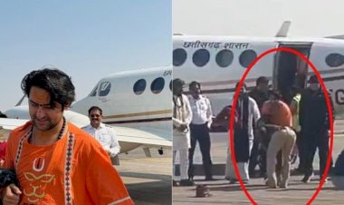 बाबा बागेश्वर के वर्दीधारी पुलिसकर्मी ने छुए पैर, छिड़ा विवाद; रायपुर एयरपोर्ट पर माना टीआई ने जूते-कैप उतारकर किया प्रणाम, SSP ने किया लाइन अटैच