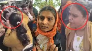 नायब तहसीलदार ने छात्रा को मारा थप्पड,किसान की कॉलर पकड़ी: नेता प्रतिपक्ष उमंग सिंघार बोले- किसानों को खाद की जगह मिलता है थप्पड़