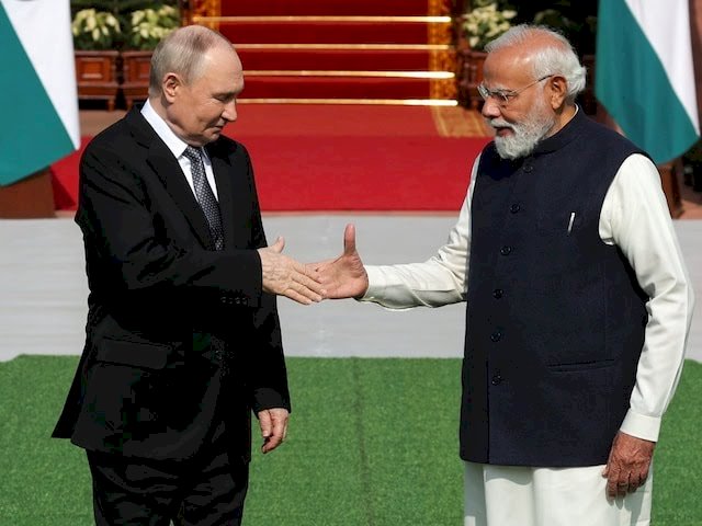 पुतिन का भव्य स्वागत,राष्ट्रपति भवन में 21 तोपों की सलामी और गार्ड ऑफ ऑनर के साथ भव्य राजकीय सम्मान