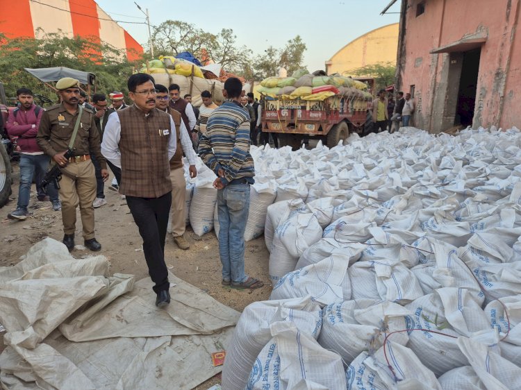 नवीन गल्ला मंडी में धान-बाजरा खरीद का जिलाधिकारी ने लिया जायजा, तौल में देरी पर दो अतिरिक्त इलेक्ट्रॉनिक कांटे लगाने के निर्देश