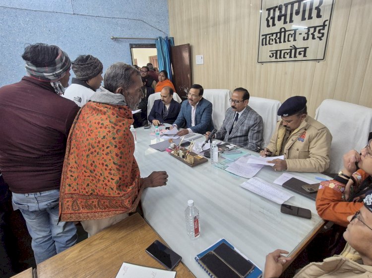 उरई तहसील में सम्पूर्ण समाधान दिवस का आयोजन, मण्डलायुक्त ने सुनी जनसमस्याएं 17 शिकायतें प्राप्त हुई 07 शिकायतों का मौके पर ही निस्तारण कर दिया गया