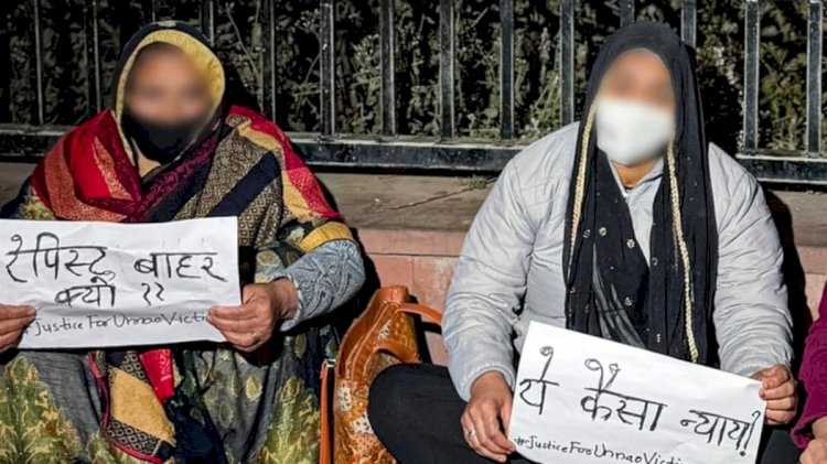 उन्नाव रेप पीड़िता की राहुल और सोनिया गांधी से मुलाकात, बोली-रेपिस्ट को जमानत मिली:मुझे बंधक बनाया था, मेरी जान को खतरा; UP के मंत्री ने पीड़ित का मजाक उड़ाया