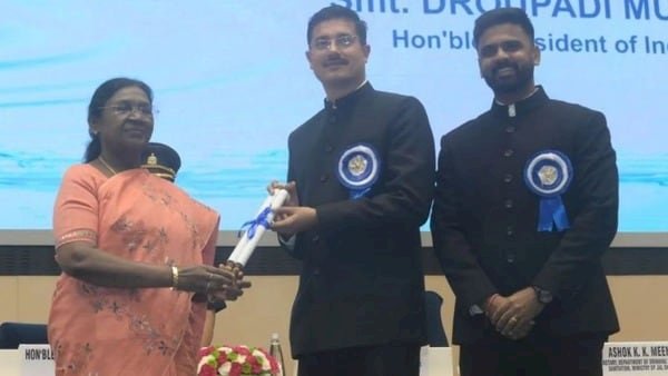 कांग्रेस का आरोप 'खंडवा DM ने AI से बनी तस्वीरें बनाकर राष्ट्रपति से ले लिया पुरस्कार':राष्ट्रीय अवॉर्ड के लिए अपलोड किए फर्जी आंकड़े और तस्वीरें