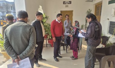 आलेख्य मतदाता सूची का जनपद भर में वाचन, डीएम ने किया बूथों का निरीक्षण,पात्र मतदाता सूची में नाम अवश्य जांचें, 06 फरवरी तक दर्ज कराएं दावा–आपत्ति