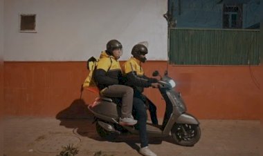 सांसद राघव चड्ढा एक दिन के लिए बने Blinkit डिलीवरी बॉय  :ठंड में लोगों के घर पहुंचाया सामान; कहा- बोर्डरूम से दूर, मैंने उनका दिन जिया