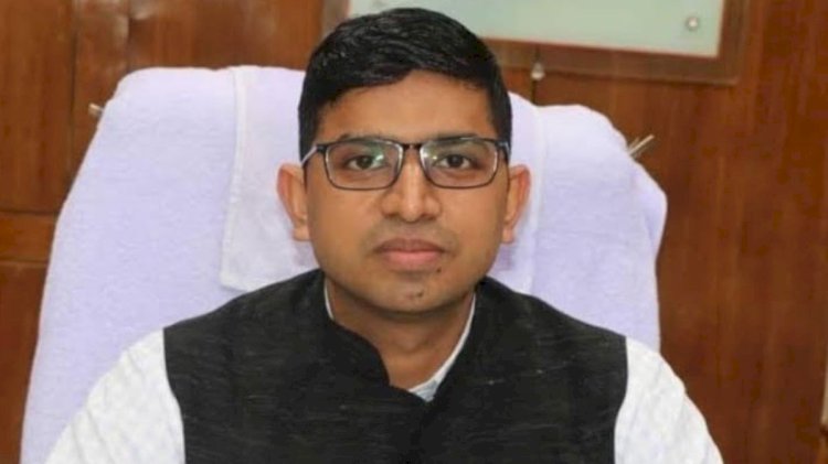 गंदे पानी से हुई मौतों के बाद CM ने दिलीप यादव को हटाया,IAS क्षितिज सिंघल होंगे इंदौर नगर निगम के नए कमिश्नर