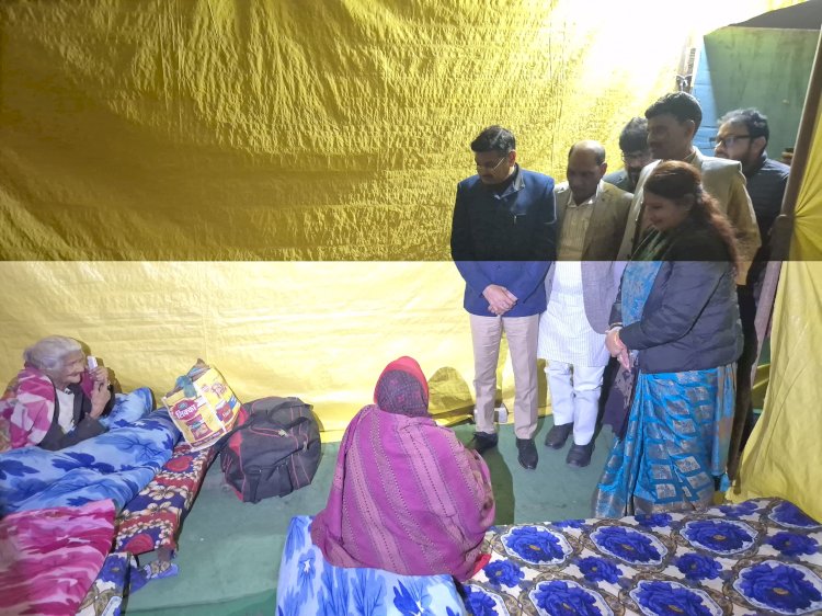 कड़ाके की ठंड में प्रभारी मंत्री ने रैन बसेरों का औचक निरीक्षण कर निराश्रितों को बांटे कंबल