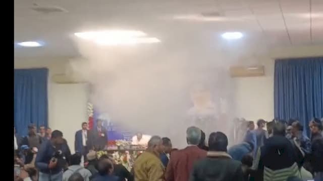 मायावती की प्रेस वार्ता में बड़ा हादसा टला, शॉर्ट सर्किट से मचा हड़कंप, सुरक्षा घेरे में बाहर निकाली गईं बसपा प्रमुख