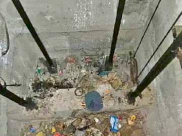 10 दिन तक लिफ्ट से कुचलता रहा बुजुर्ग का शव:डक्ट में दबकर बुजुर्ग की दर्दनाक मौत, तेज बदबू आने पर  खुलासा