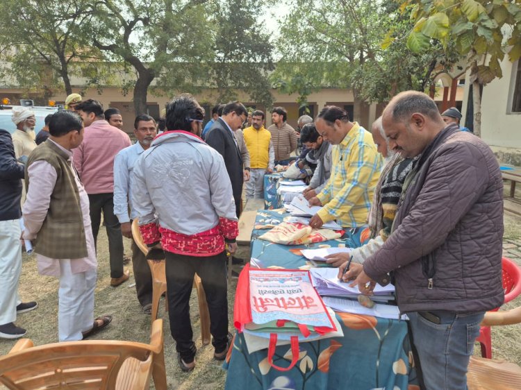 जनपद में सभी मतदेय स्थलों पर मतदाता सूची का वाचन हुआ, जिला निर्वाचन अधिकारी ने स्वयं उपस्थित रहकर कार्यक्रम का किया निरीक्षण