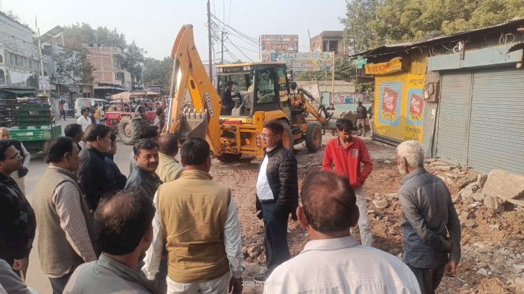 राठ रोड उरई पर अतिक्रमण हटाओ अभियान, यातायात व्यवस्था सुचारु