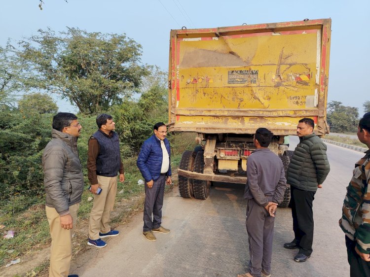 सड़क सुरक्षा को लेकर उरई में बड़ा एक्शन: फर्जी नंबर प्लेट, बिना नंबर और नियम तोड़ने वाले वाहनों पर परिवहन विभाग का कड़ा प्रहार, दर्जनों पर प्रवर्तन कार्रवाई