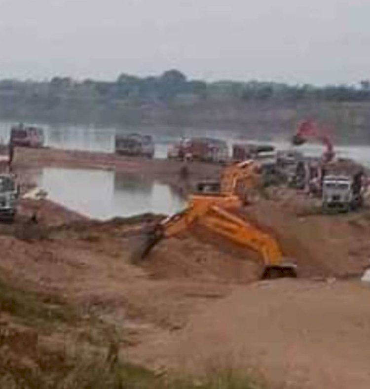 खरका खंड क्रमांक 6 में अवैध खनन का खेल: पटेल मित्र बंधु किसके संरक्षण में चला रहे लिफ्टर, वेतवा नदी से आधा दर्जन मशीनों से उत्खनन, विभाग बना मूकदर्शक