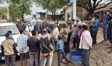 पुनरीक्षण–2026 को लेकर डीएम ने ग्राम रेवा में किया संवाद, मतदाताओं को दी प्रक्रिया की जानकारी