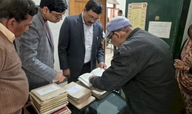 वार्षिक निरीक्षण में DM सख़्त : योजनाओं में लापरवाही पर फटकार, लंबित कार्य तुरंत पूरे करने के निर्देश