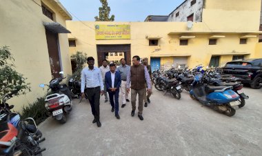 बोर्ड परीक्षा के पहले दिन डीएम का औचक निरीक्षण नकलविहीन व पारदर्शी परीक्षा के दिए सख्त निर्देश