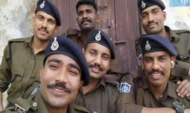खाकी में रील बनाकर फंसे 6 पुलिस जवान !शक्ल अच्छी नहीं तो क्या हुआ, सरकारी नौकरी तो है न,डायलॉग वाली  वीडियो पर मचा बवाल