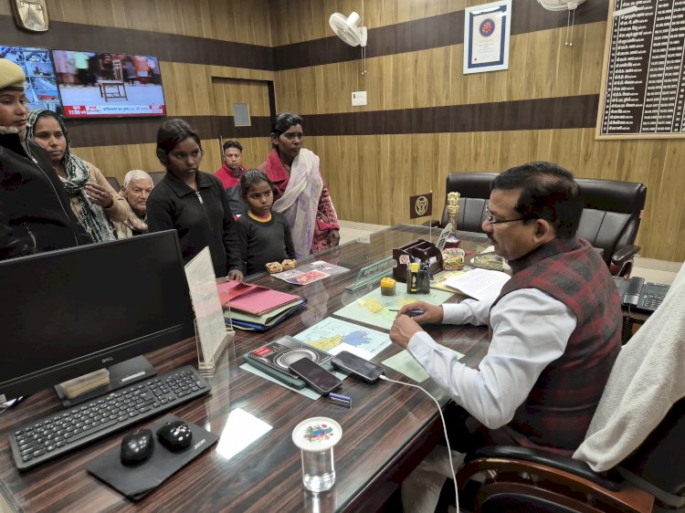 जनसुनवाई में 30 शिकायतें, 22 का मौके पर निस्तारण, बुज़ुर्ग को मिली सुनने की ताक़त, निराश्रित महिला को मिला सहारा