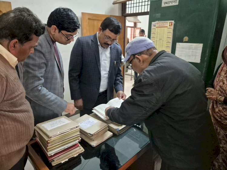 वार्षिक निरीक्षण में DM सख़्त : योजनाओं में लापरवाही पर फटकार, लंबित कार्य तुरंत पूरे करने के निर्देश