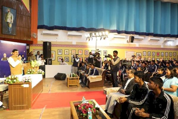 CM मोहन यादव का बड़ा फैसला: MP में 9वीं-11वीं के छात्रों को साल में दो बार परीक्षा का मौका, एग्जाम टेंशन दूर करने के भी दिए मंत्र