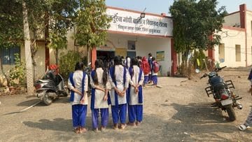 कन्या छात्रावास की अधीक्षिका को हटाया,कन्वर्जन का आरोप झाबुआ में बढ़ा विवाद,हॉस्टल में रहना है राम-राम और सूर्य नमस्कार को छोड़ना होगा'