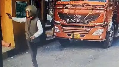 टोल प्लाजा पर अंधाधुंध फायरिंग, पर्ची पर लिखी नेताओं और सरकार को आखिरी चेतावनी : लिखा- हाईवे बनाओ या टोल हटाओ, सरकार अंधी हो गई है