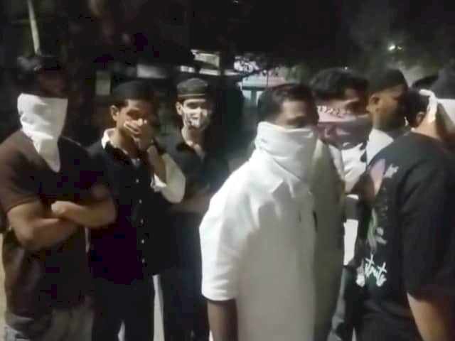 इंदौर में गैस रिसाव से हड़कंप: 10 लोगों की तबीयत बिगड़ी, सांस लेने में दिक्कत और उल्टियों के बाद लोग घरों से बाहर निकले